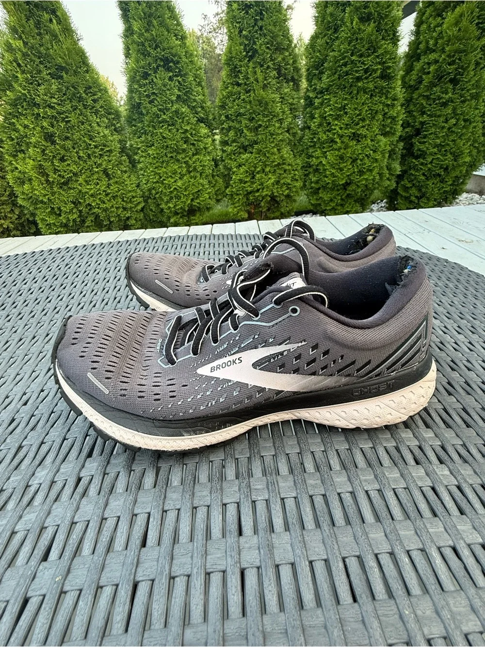 Brooks Women's Gray and Light Pink Running Shoe, size 8